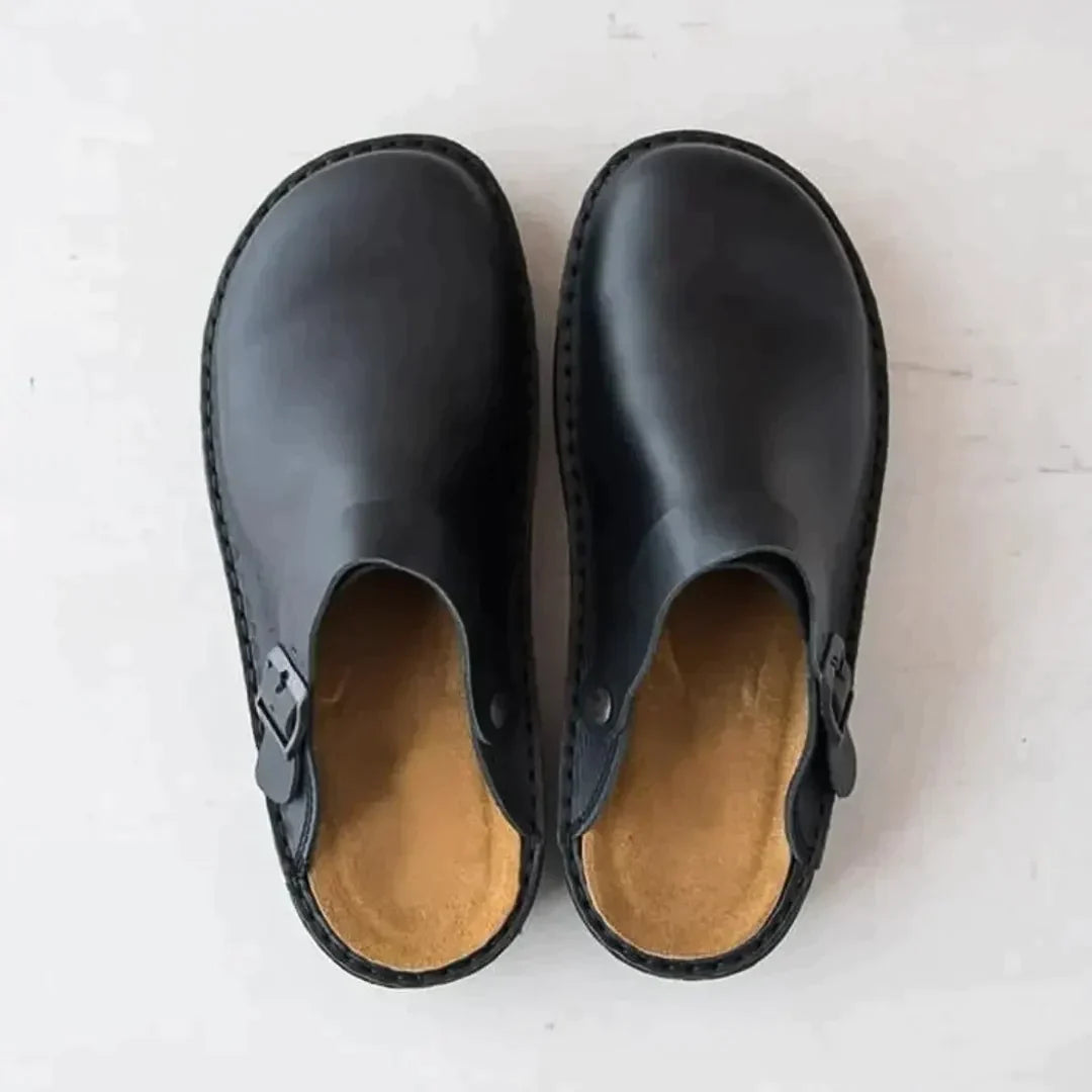 Eike_lErgonomicLeatherSlippers_v1_Black.webp